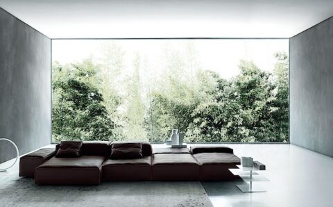 Najbardziej kultową sofę skórzaną marki Living Divani – „Extrasoft” zaprojektował Piero Lissoni.