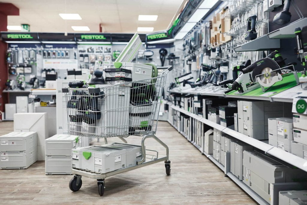 Wózek na zakupu w sklepie z narzędziami Festool - miesięcznik i portal informacyjny branży meblarskiej biznes.meble.pl