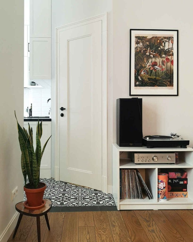 Kawalerka w Warszawie w starej kamienicy, powierzchnia mieszkania 24 m2, realizacja z 2019 r.