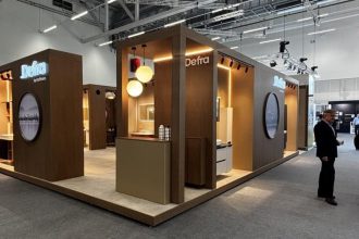 Stoisko firmy Deftrans na targi ISH 2025 zaprojektowała architektka wnętrz - Agnieszka Włostowska.