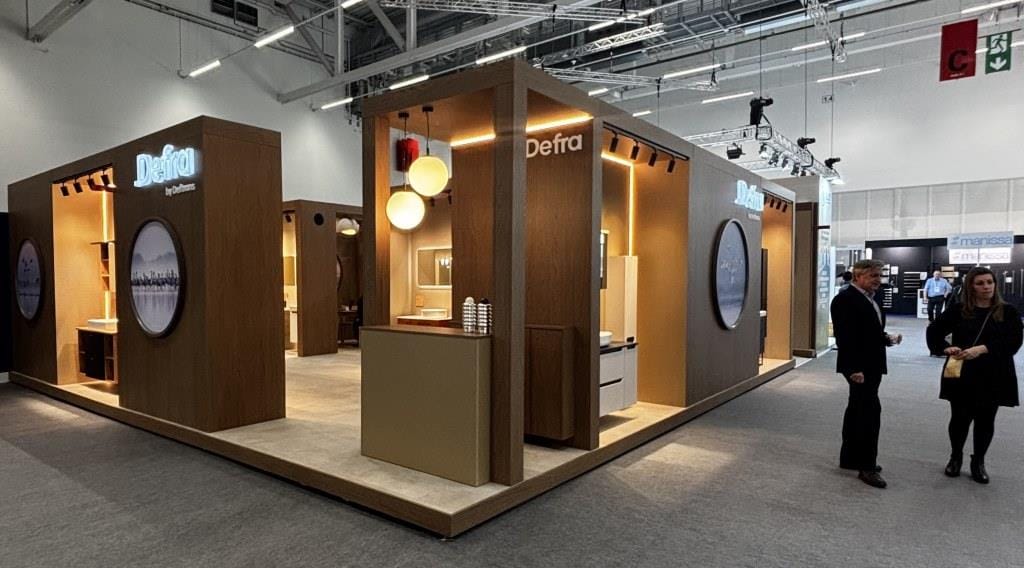Stoisko firmy Deftrans na targi ISH 2025 zaprojektowała architektka wnętrz - Agnieszka Włostowska.