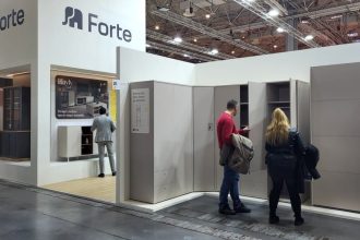 Stoisko FORTE podczas targów MEBLE POLSKA 2026. Fot. BIZNES MEBLE.