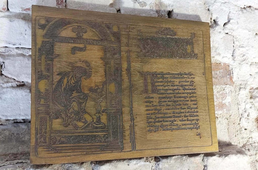 Stolarz Brodaty. Obrazy zyskują nowy wymiar na drewnie.