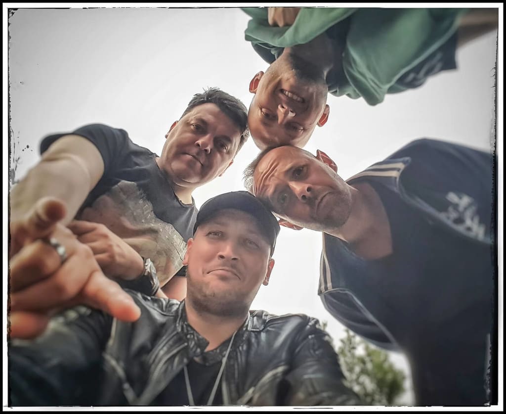 Zazwyczaj na nikogo z góry nie patrzymy.