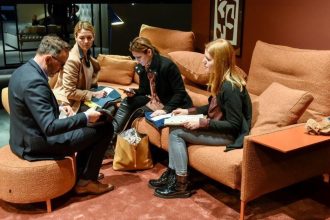 Jak na sprzedaż mebli w Niemczech wpłyną targi imm Spring Edition? Na zdjęciu stoisko marki Cor podczas targów imm cologne 2020.