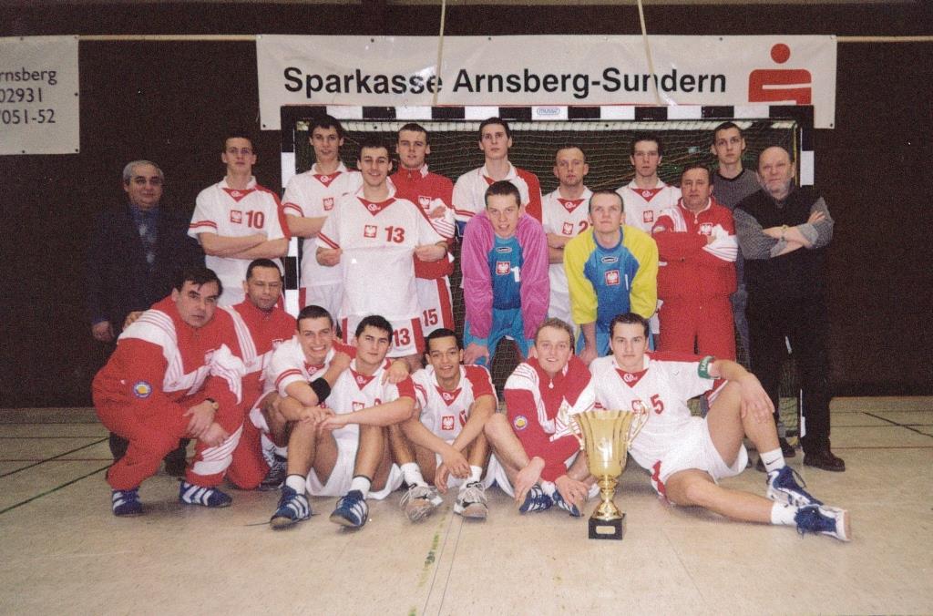 Drużyna Polski juniorów po zwycięskim turnieju w Niemczech.