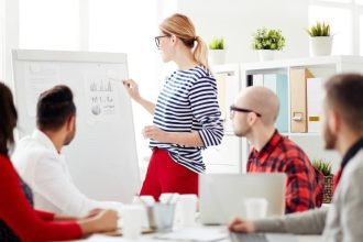 Seminarium dla pracowników. Zdjęcie ilustracyjne.