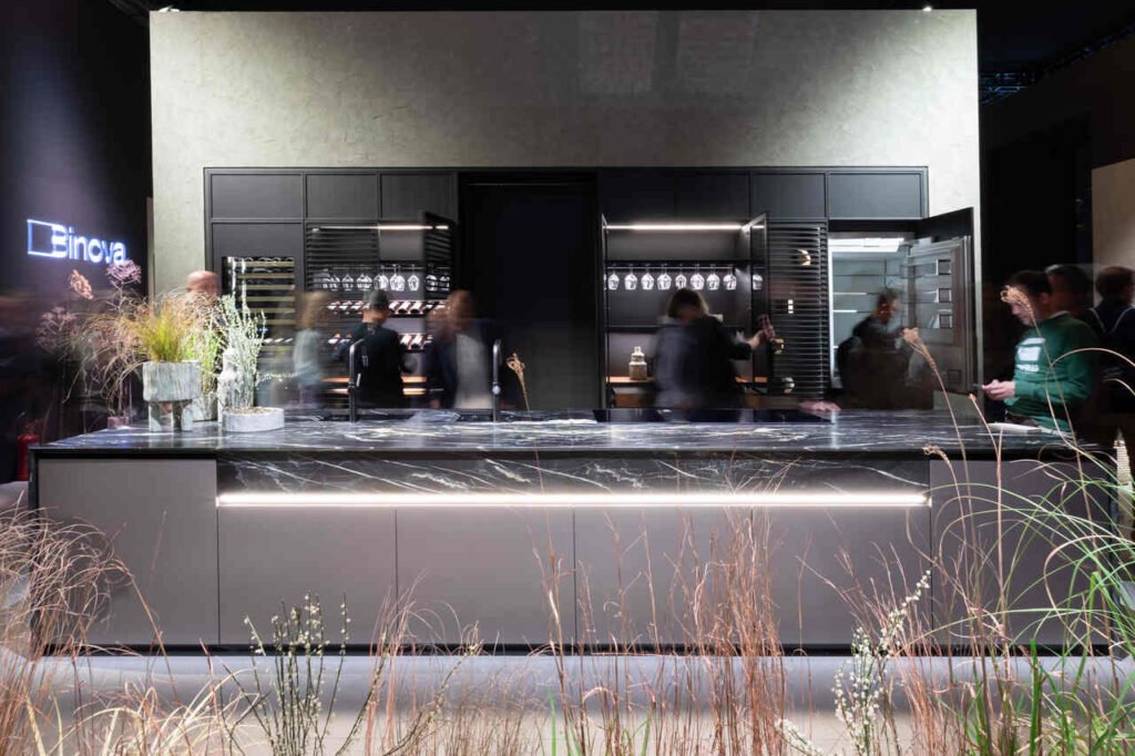 Bluna+Hily+Zen to trio, które prezentowała podczas EuroCucina 2024 marka Binova. Fot. Monica Spezia | Salone del Mobile.Milano.