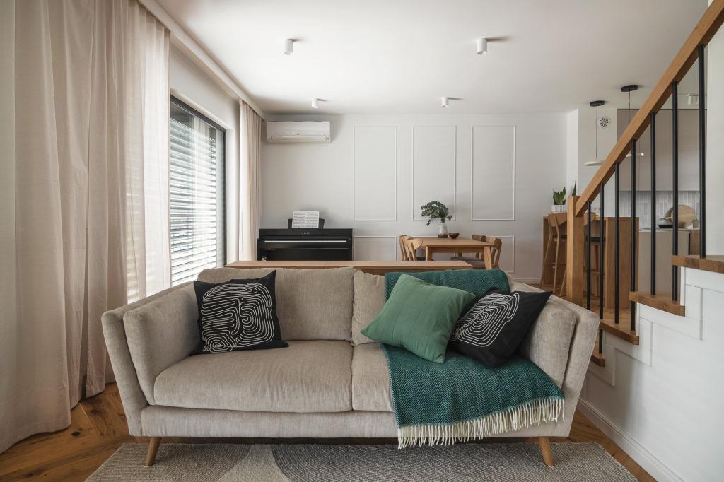 Strefa relaksu w przestrzeni dziennej. Projekt: Lidia Czajkowska i Magdalena Wołoszyn, architektki wnętrz Decoroom. Zdjęcia i stylizacja: Kamila Markiewicz-Lubańska i Maria Szymańska / Wnętrza w Obiektywie.