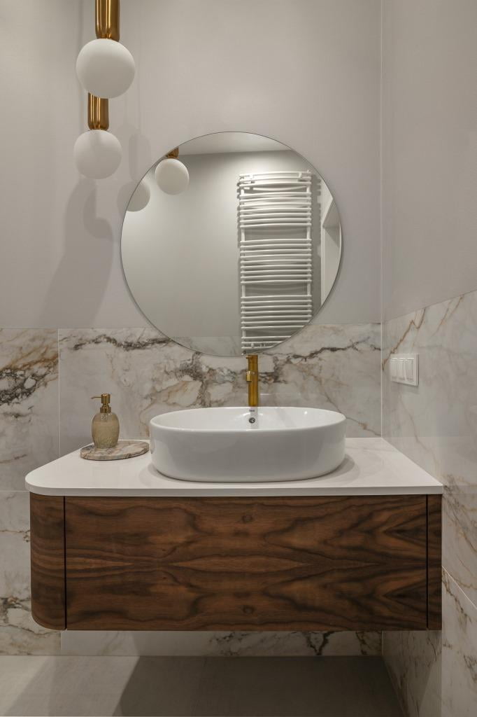 Łazienka. Projekt: Lidia Czajkowska i Magdalena Wołoszyn, architektki wnętrz Decoroom. Zdjęcia i stylizacja: Kamila Markiewicz-Lubańska i Maria Szymańska / Wnętrza w Obiektywie.