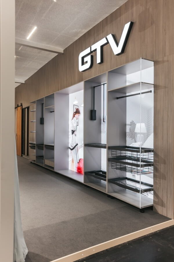 GTV - stoisko Interzum 2023 - garderoba Elite - miesięcznik i portal informacyjny branży meblarskiej biznes.meble.pl