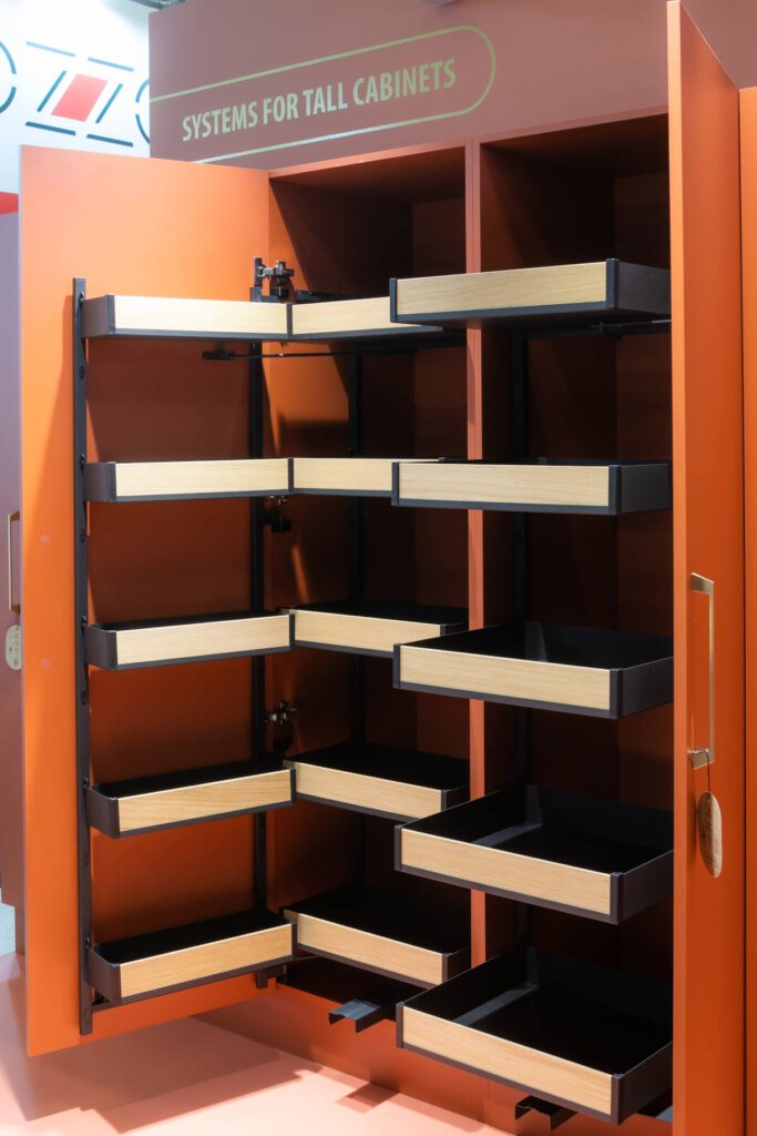 Rejs - stoisko na targach Interzum 2023 - miesięcznik i portal informacyjny branży meblarskiej biznes.meble.pl