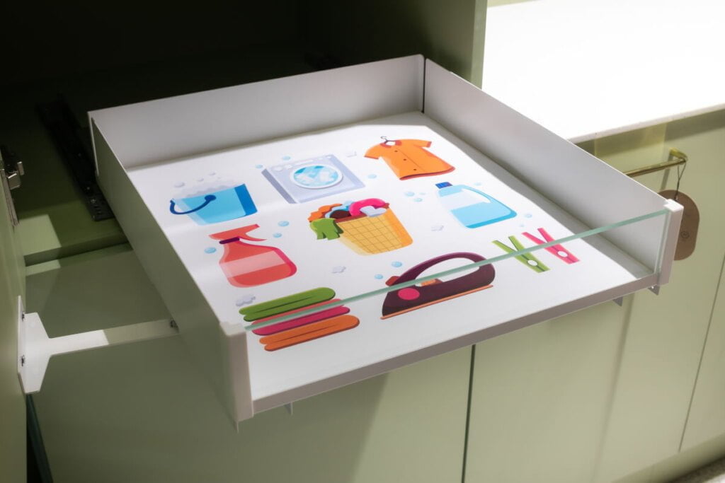 Rejs - stoisko na targach Interzum 2023 - szuflada - miesięcznik i portal informacyjny branży meblarskiej biznes.meble.pl