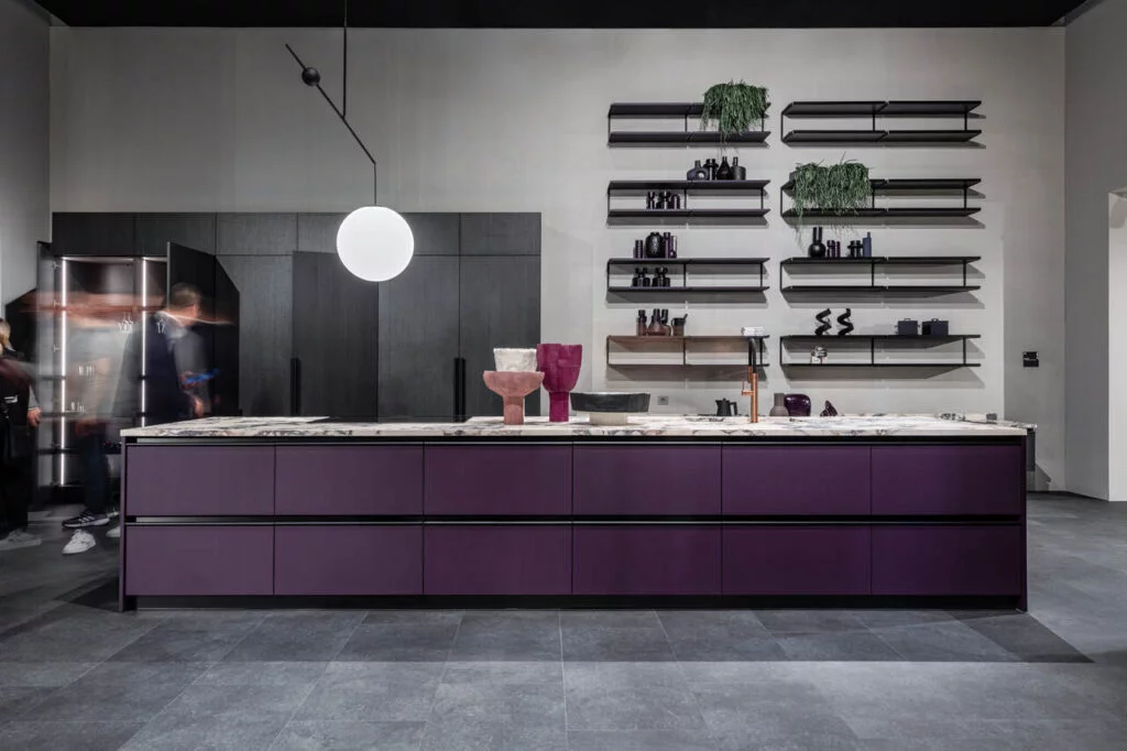 Stilo to elegancki i elastyczny system mebli, który studio projektowe Spalvieri & Del Ciotto stworzyło dla włoskiej marki Scavolini. Fot. Monica Spezia | Salone del Mobile.Milano.