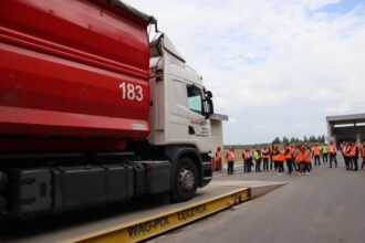 Jak przebiega recykling drewna można się dowiedzieć w należącym do Egger zakładzie Timberpak Warszawa.