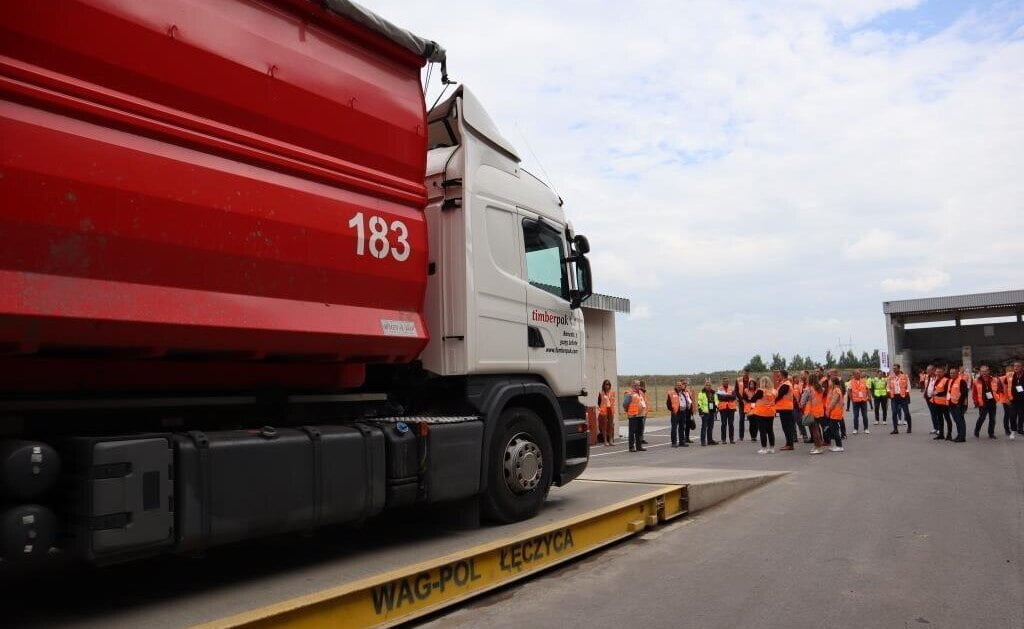 Jak przebiega recykling drewna można się dowiedzieć w należącym do Egger zakładzie Timberpak Warszawa.