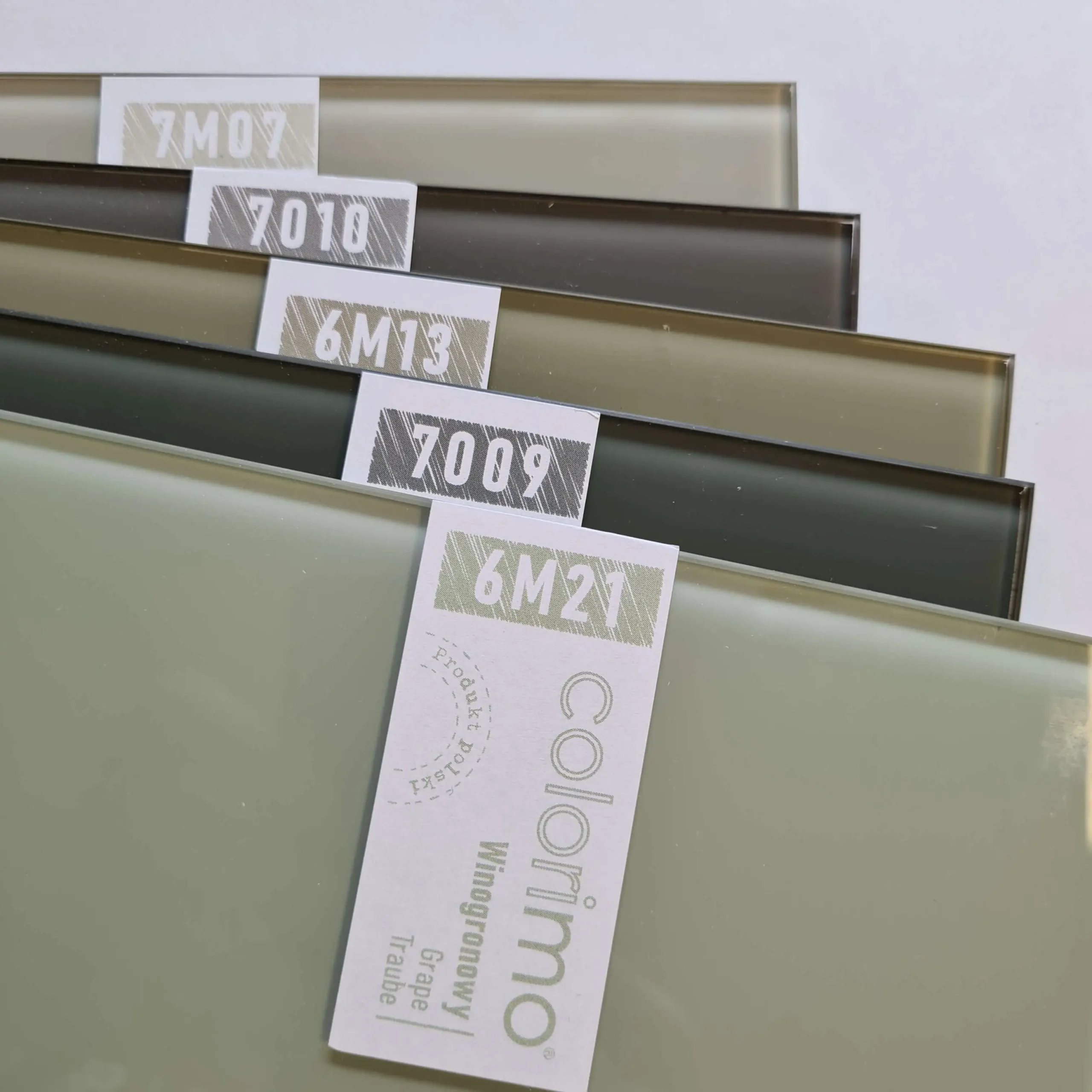 Colorimo-szklo-lakierowane-kolekcja-kolory-miesiecznik-i-portal-informacyjny-branzy-meblarskiej-biznes-meble-pl