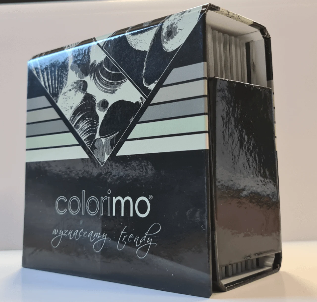 Colorimo-szklo-lakierowane-kolekcja-probnik-miesiecznik-i-portal-informacyjny-branzy-meblarskiej-biznes-meble-pl