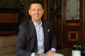 Karol Weber, Inspektor Hotelowy.