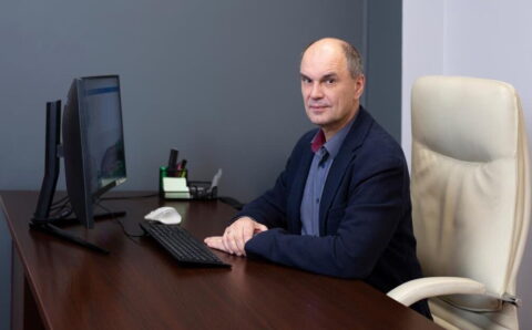 Leszek Adamski, założyciel, prezes i współwłaściciel firmy Folmag Polska a jednocześnie pastor Kościoła Bożego w Chrystusie (protestanckiego) w Mysłowicach