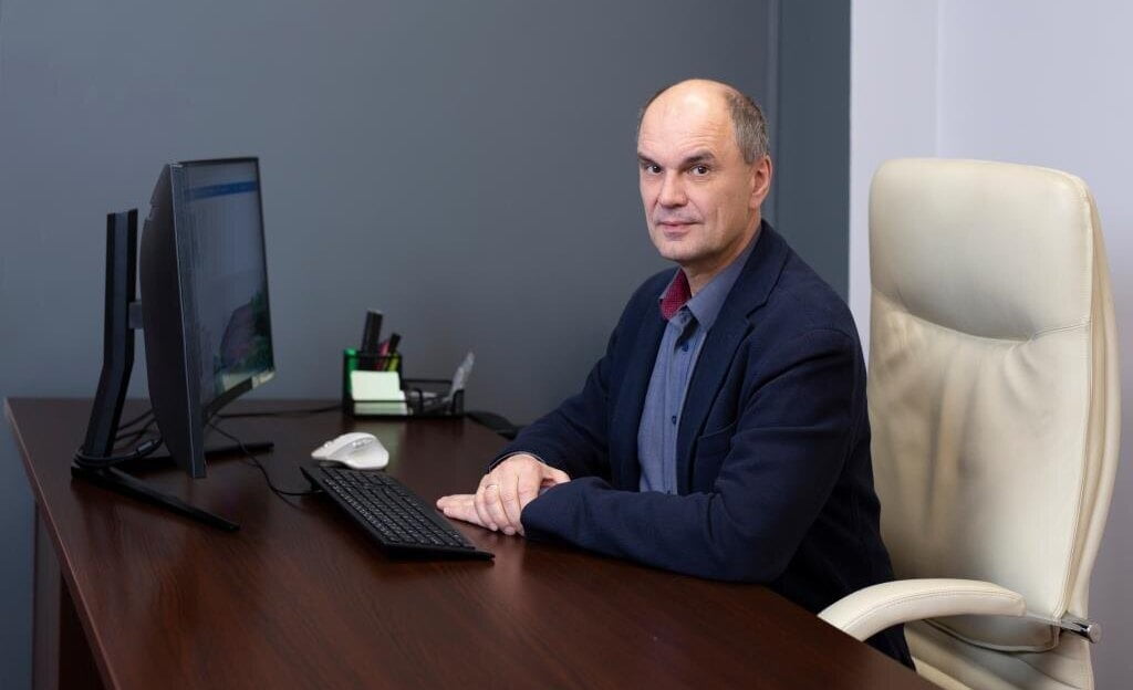 Leszek Adamski, założyciel, prezes i współwłaściciel firmy Folmag Polska a jednocześnie pastor Kościoła Bożego w Chrystusie (protestanckiego) w Mysłowicach