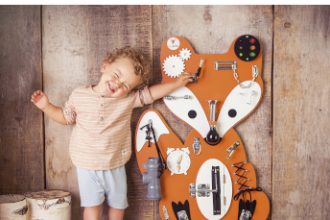 Szukasz pomysłów na aranżację pokoju dziecka? Znajdziesz je w najnowszej publikacji: „PRZEWODNIK ARCHITEKTA: meble 18-”, która dostarcza inspiracji i informacji o nowych produktach.