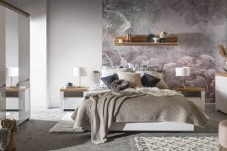 Sypialnia w kolorystyce biało-szaro-beżowej.