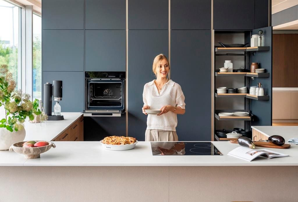 Dobre wnętrze to suma wielu świadomych decyzji – od koncepcji po wybór ostatniego uchwytu. Przenosząc tę ideę do codziennej praktyki, Katarzyna Orwat zaprojektowała nową ekspozycję w showroomie PEKA w Swarzędzu.