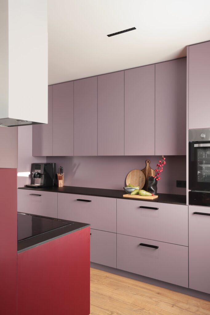 Kolory we wnętrzach 2024 - kuchnia, proj. Szydlik Wnętrza.