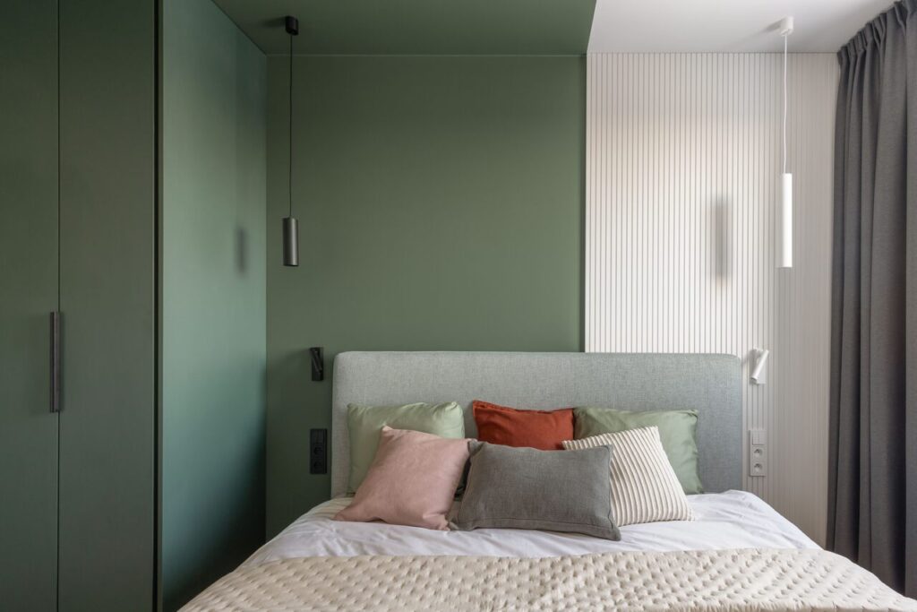 Kolory we wnętrzach 2024 - sypialnia, proj. Szydlik Wnętrza.