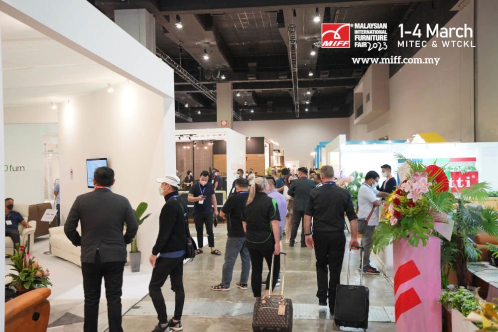 Zwiedzający podczas targów MIFF 2023.