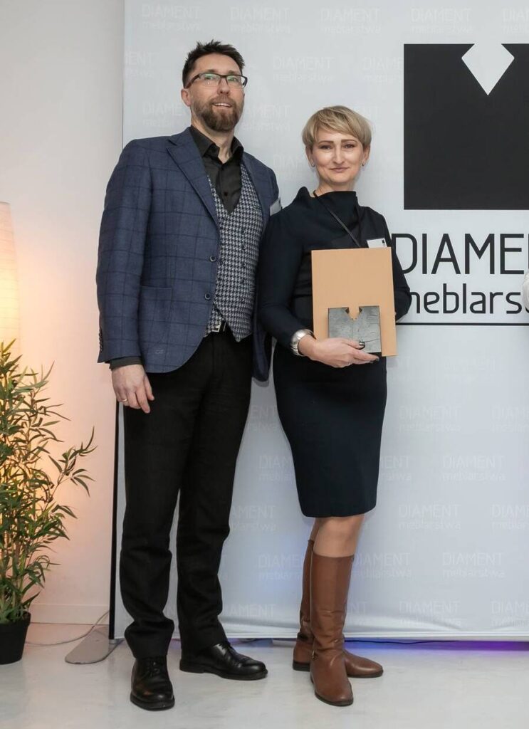 Grudzień 2021 r., gala konkursu Diament Meblarstwa 2022. Firma Complet Chmielewscy była jednym z laureatów konkursu.