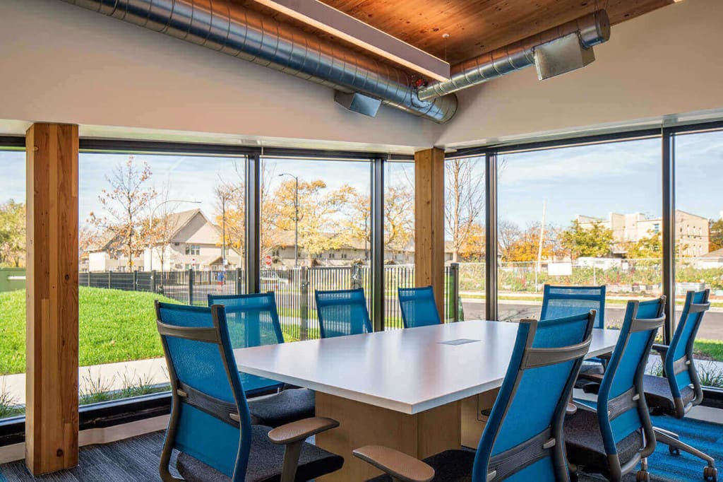 SOS Wioski Dziecięce Centrum społeczności Roosevelt Square w stanie Illinois to nowe jednopiętrowe biuro i centrum społecznościowe.