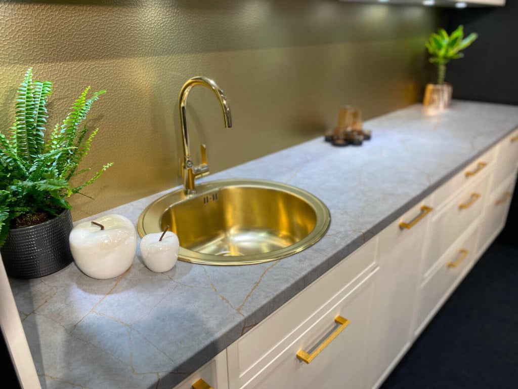 Kuchnia firmy Layman. Blat Swiss Krono TOKIO D4443 BT.