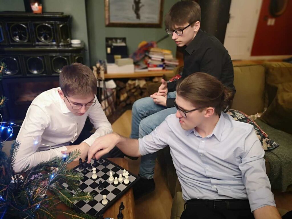 Wigilia 2022 r., rodzinny czas: bracia Jacek, Leszek, Marek.