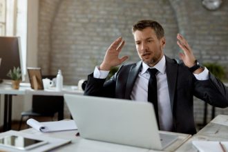 Restrukturyzacja czy upadłość? - to dylemat, przed którym staje coraz więcej przedsiębiorców. W I półroczu bieżącego roku najwięcej problemów miały firmy przemysłowe, handlowe i budowlane.