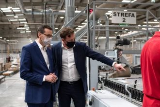 Morawiecki podczas wizyty w firmie Meble Wójcik