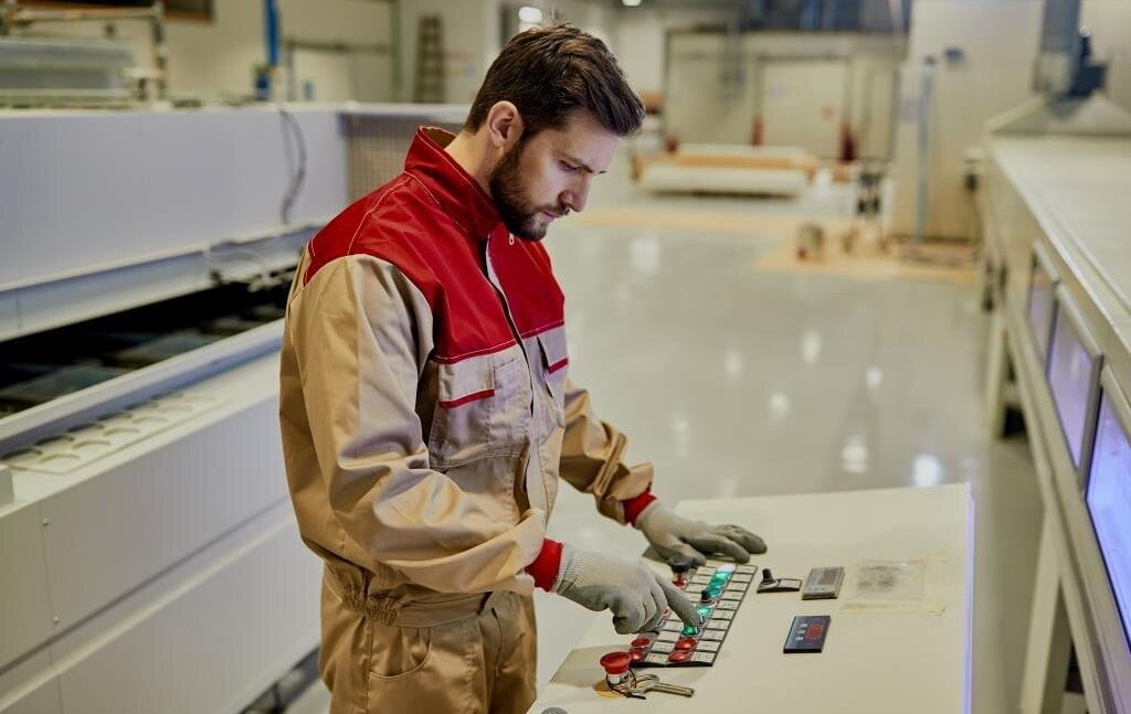 Fabryka przyszłości - branża meblarska w Polsce - zdjęcie z produkcji.