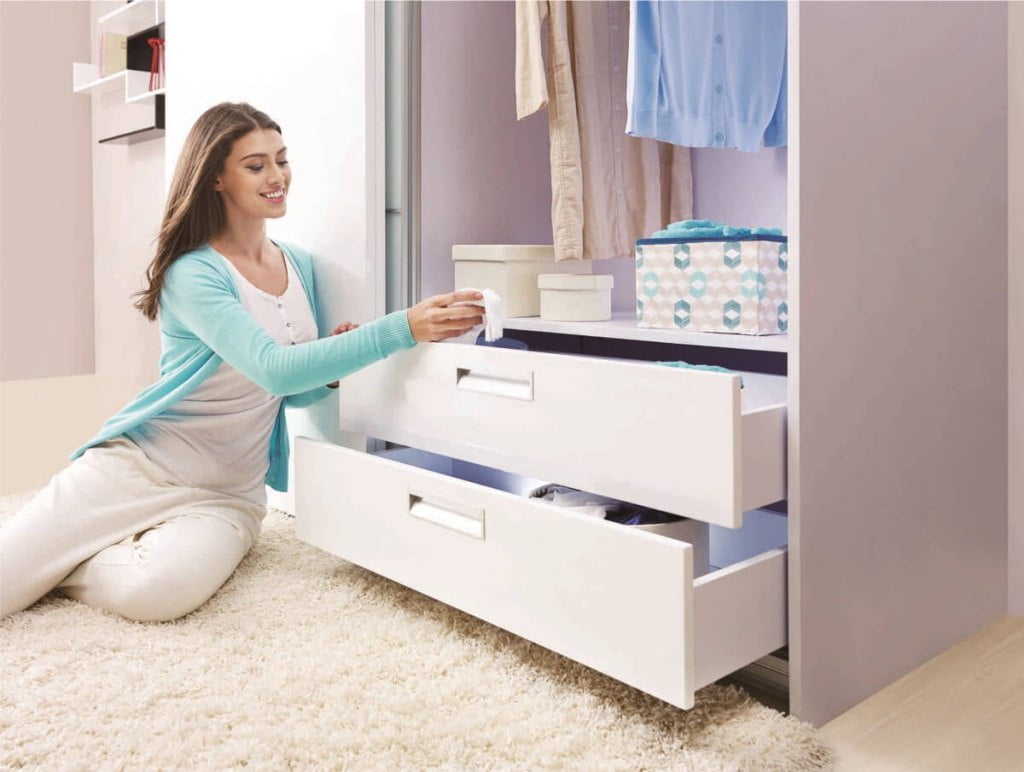 AMIX - szuflady w garderobie