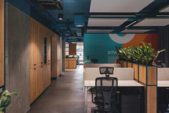 Wnętrza siedziby SOLANO GROUP, proj. AKA Studio. Fot. Hanna Połczyńska / Kroniki.