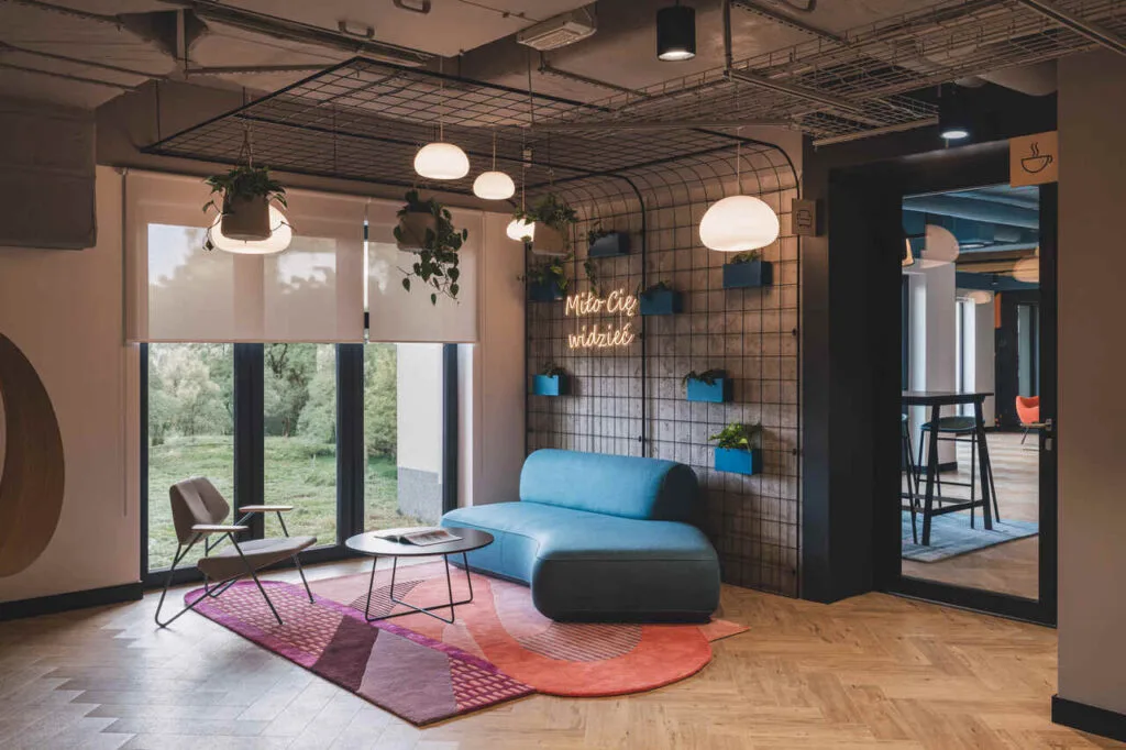 Wnętrza siedziby SOLANO GROUP, proj. AKA Studio. Fot. Hanna Połczyńska / Kroniki.