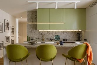 Kolory, które poprawiają nastrój we wnętrzu projektu Katarzyny Sławińskiej, Tilla Architects. Fot. Yassen Hristov.