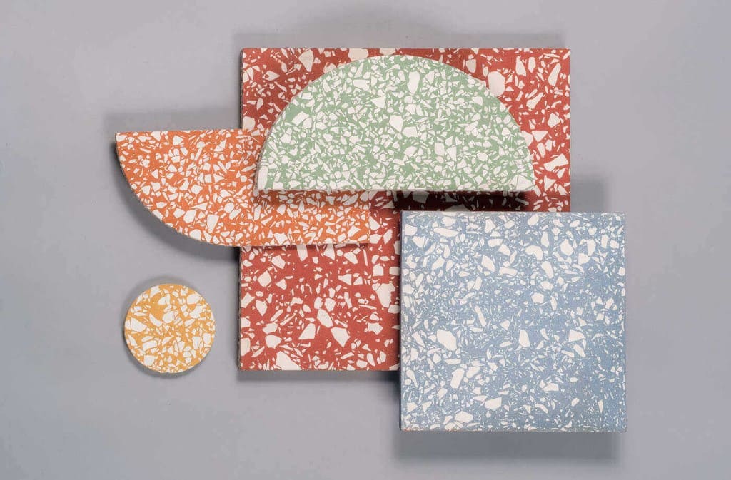 W ofercie mamy blaty do stolików, podstawki, patery. Planujemy uzupełniać ofertę o oświetlenie, półki oraz inne elementy wyposażenia wnętrz – czytamy na stronie BIEL.