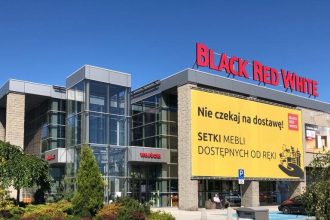 Black Red White stawia na e-commerce