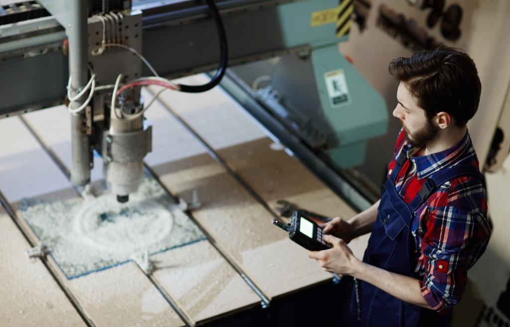 produkcja mebli spada we wrześniu 2022