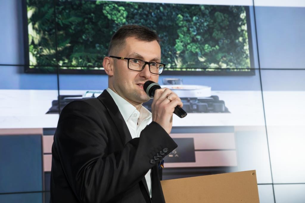 W kategorii strefa kuchenna: wyposażenie kuchni – klasa premium triumfem podzieliły się dwa produkty. Jednym z nich była Kernau Linia Raw Copper – zgłoszona przez firmę Kernau. Nagrodę odebrał Tomasz Bytnar.