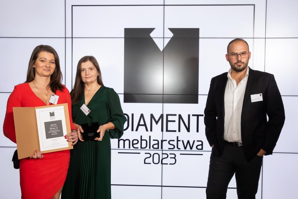 Katarzyna Siudak, Julianna Radziwonowska i Mateusz Kajetańczyk, czyli firma Tente. To właśnie zgłoszony przez nią produkt – Anika Evo – wygrał w kategorii funkcje mebla: klasa premium.