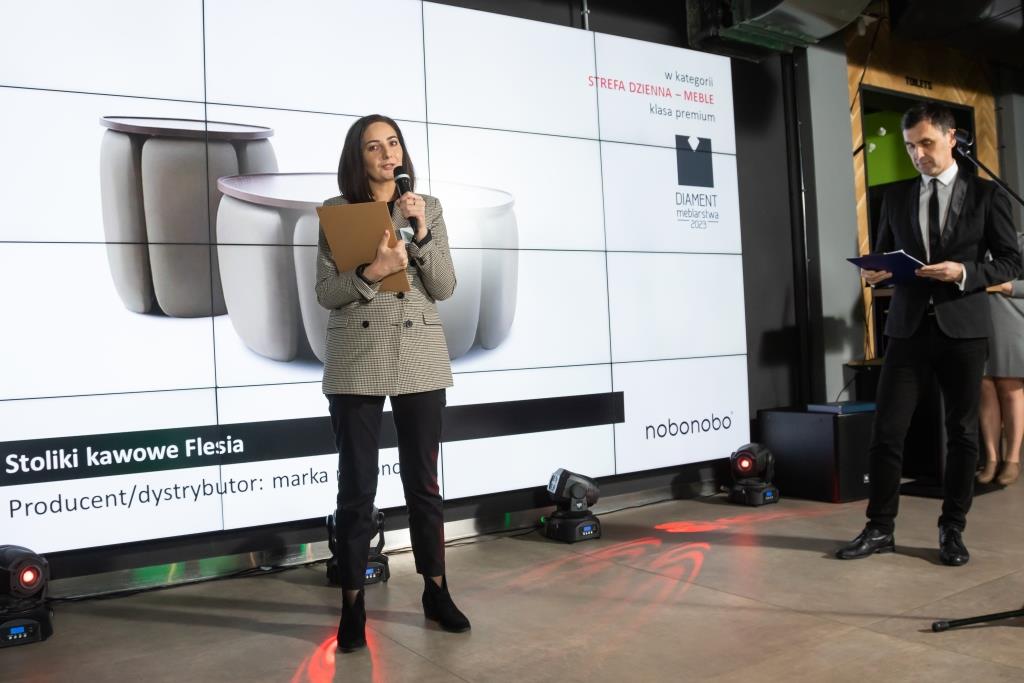 W kategoria strefa dzienna: meble w klasie premium triumfowały stoliki kawowe Flesia, zgłoszone przez firmę nobonobo / Kaza design. Na zdjęciu: Monika Struska.