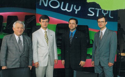 Targi „Meble” w Poznaniu, od lewej: Henry Stern, Jerzy Krzanowski, Ronald Stern, Adam Krzanowski, 1998 r.