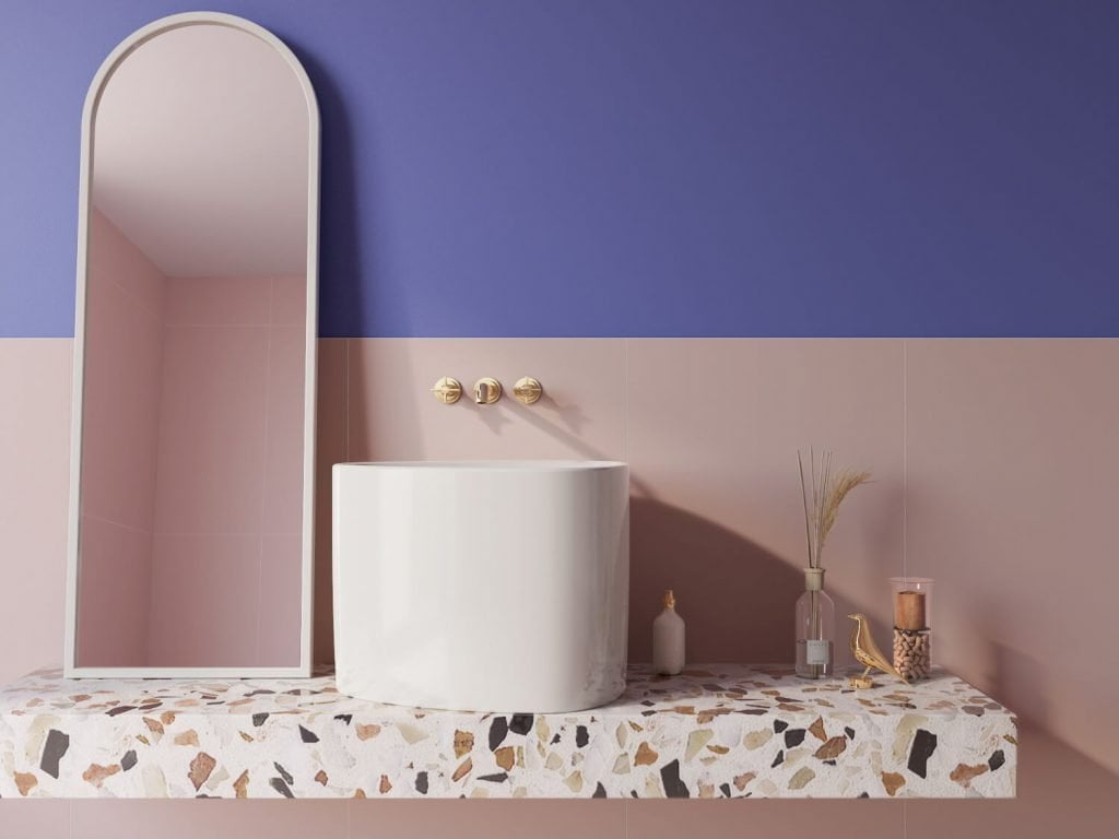 kolor roku 2022 very peri w łazience